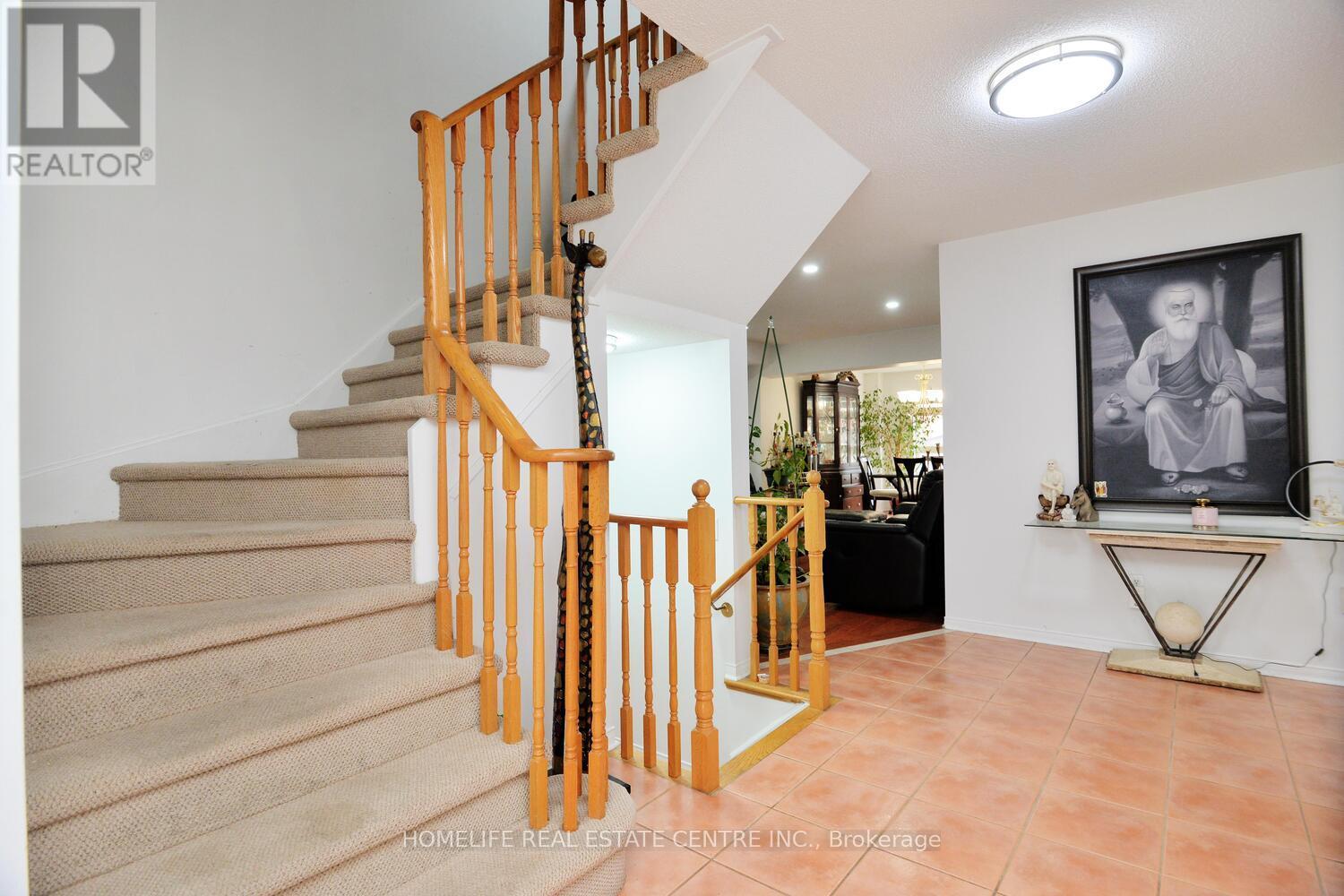 19 Briardale Road, Brampton, Ontario  L7A 1S4 - Photo 6 - W12097233