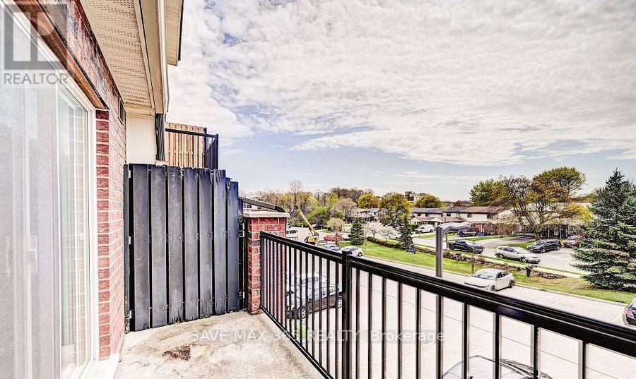 4d - 45 Cedarhill Crescent, Kitchener, Ontario  N2E 0A2 - Photo 11 - X12097212