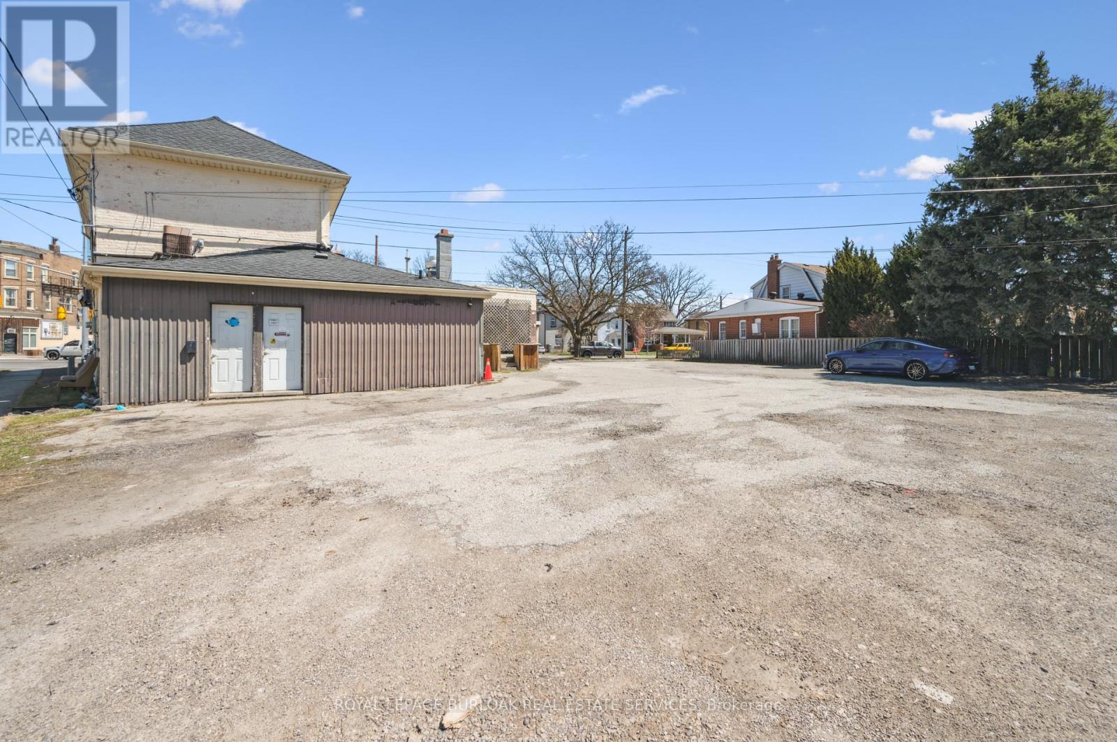 75 Erie Avenue, Brantford, Ontario  N3S 2G1 - Photo 34 - X12097262