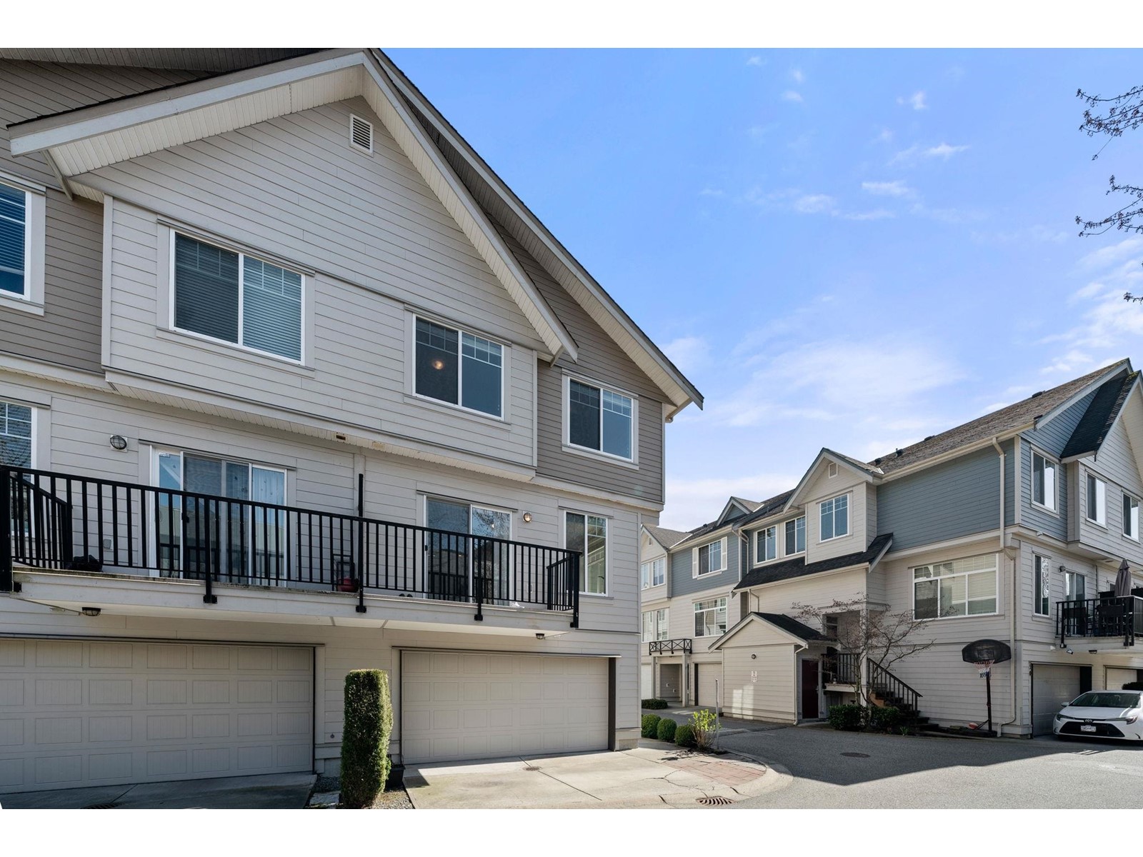 55 15399 Guildford Drive, Surrey, British Columbia  V3R 7C6 - Photo 3 - R2992949