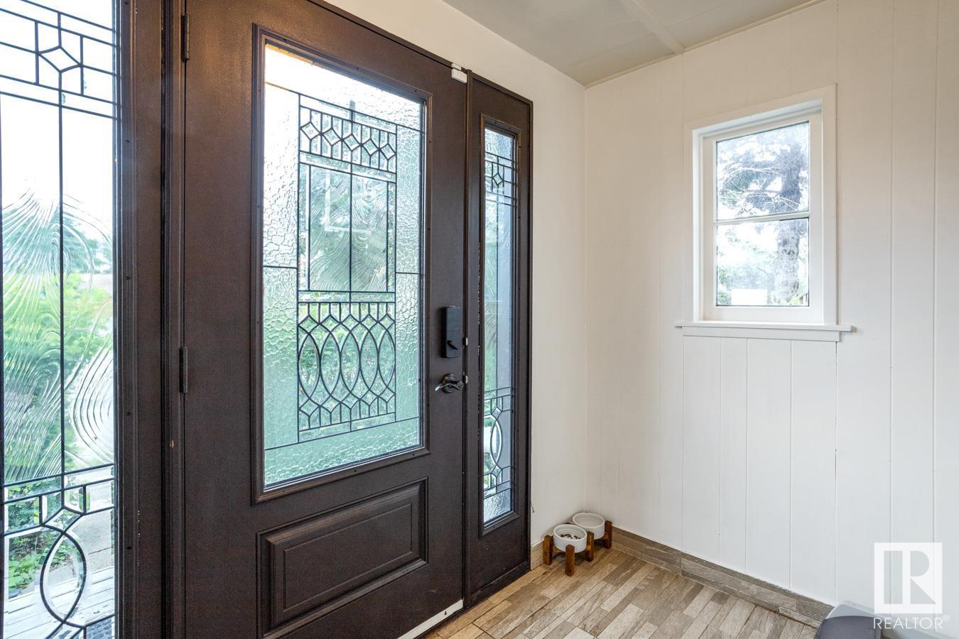 Property at 9815 76 AV NW image 3