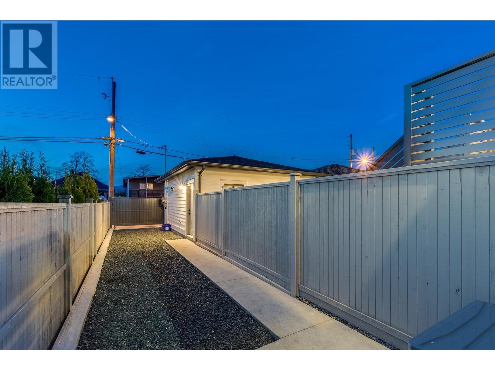 2261 E 35th Avenue, Vancouver, British Columbia  V5P 1C1 - Photo 31 - R2992815