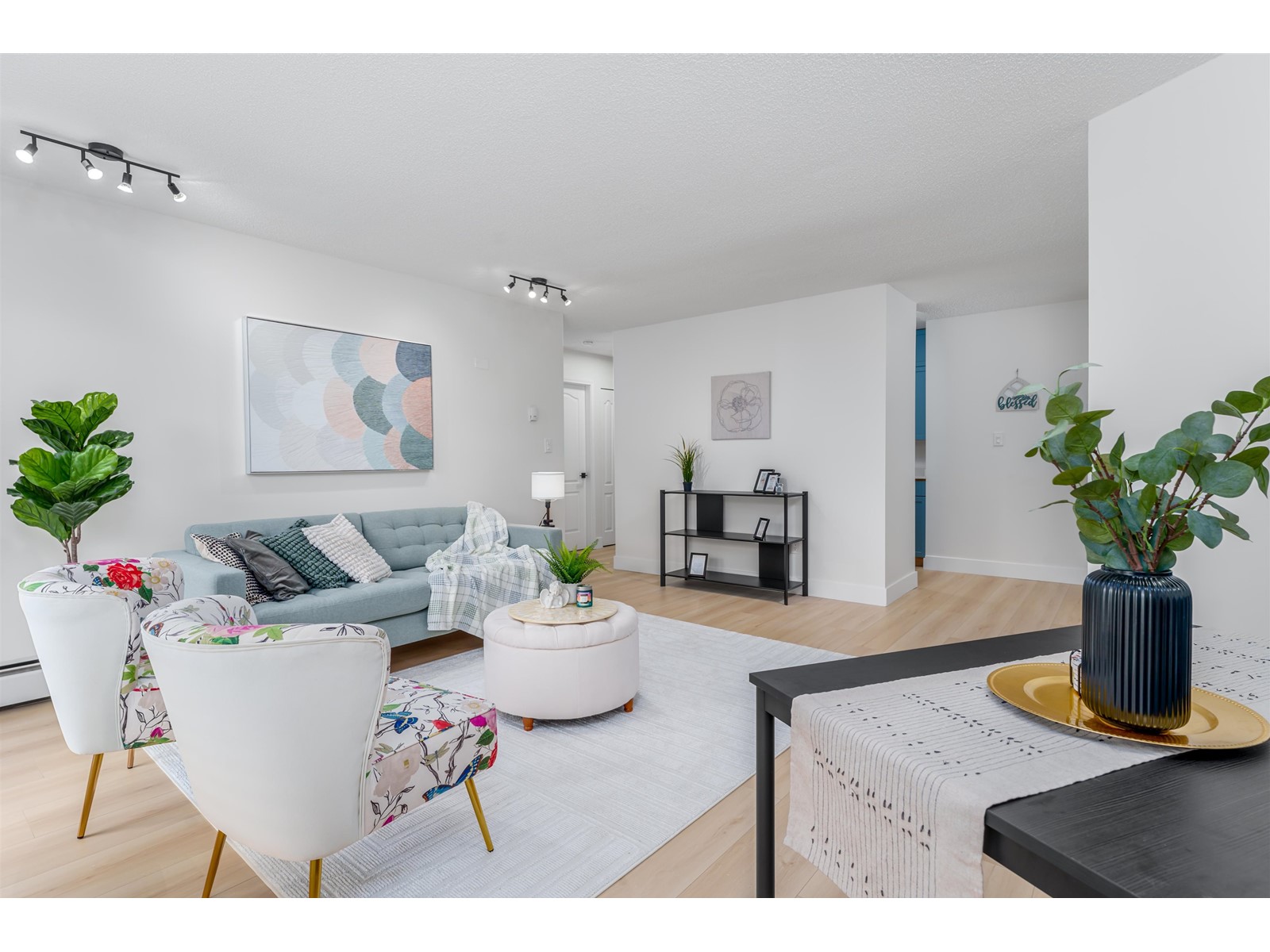 214 1850 E SOUTHMERE CRESCENT, Surrey, British Columbia