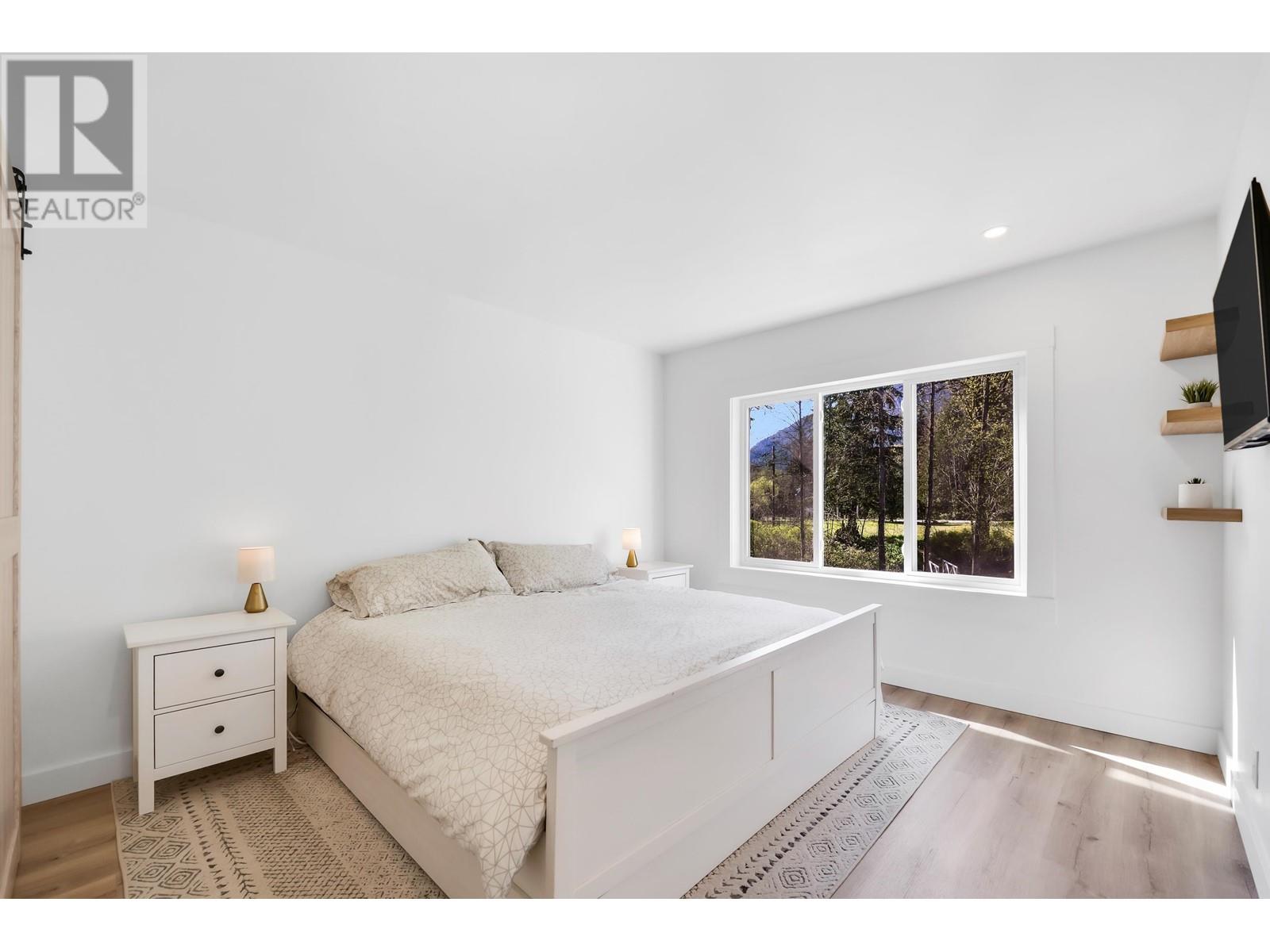 14886 Squamish Valley Road, Squamish, British Columbia  V0N 1H0 - Photo 11 - R2992823