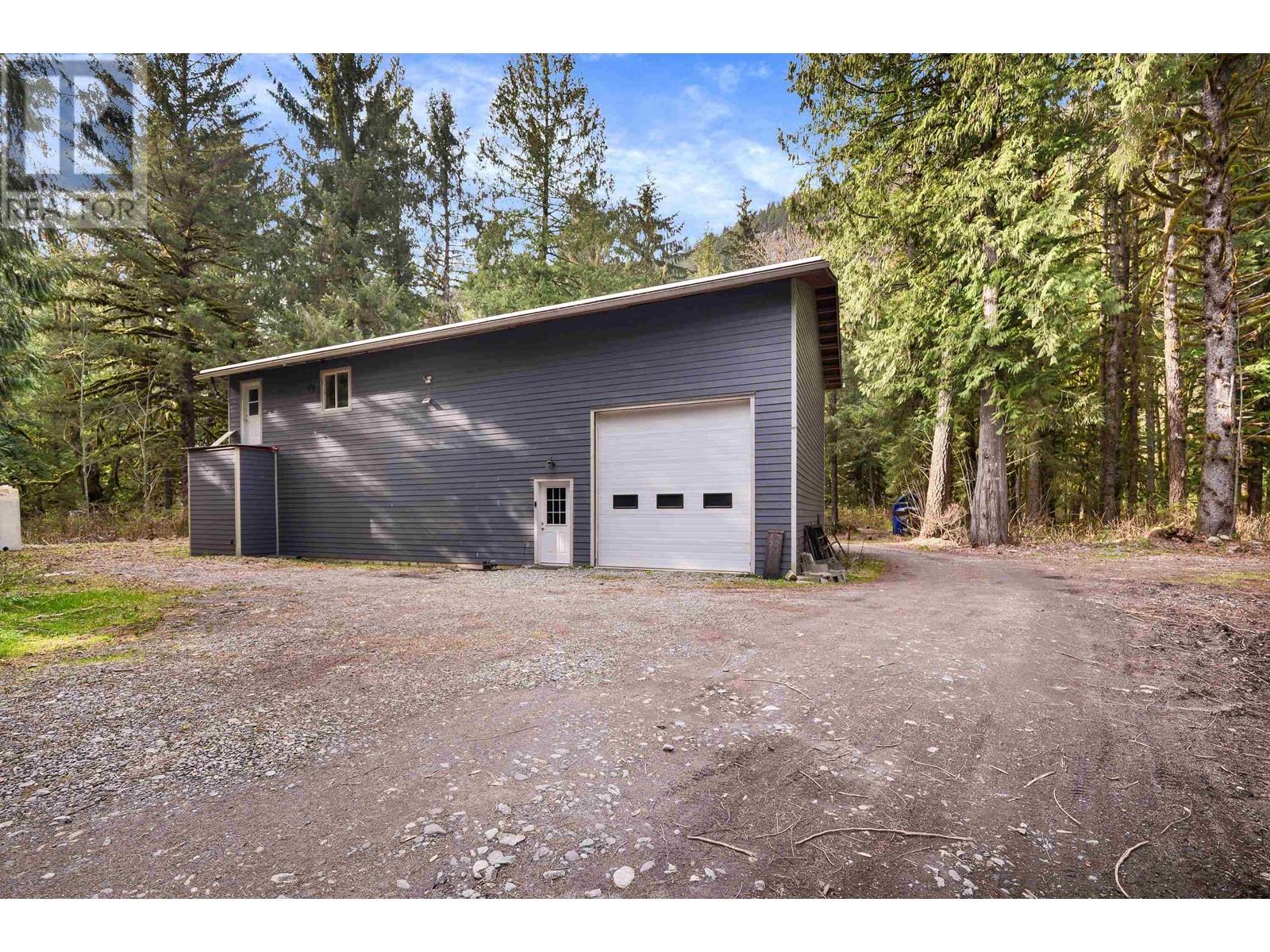 14886 Squamish Valley Road, Squamish, British Columbia  V0N 1H0 - Photo 26 - R2992823