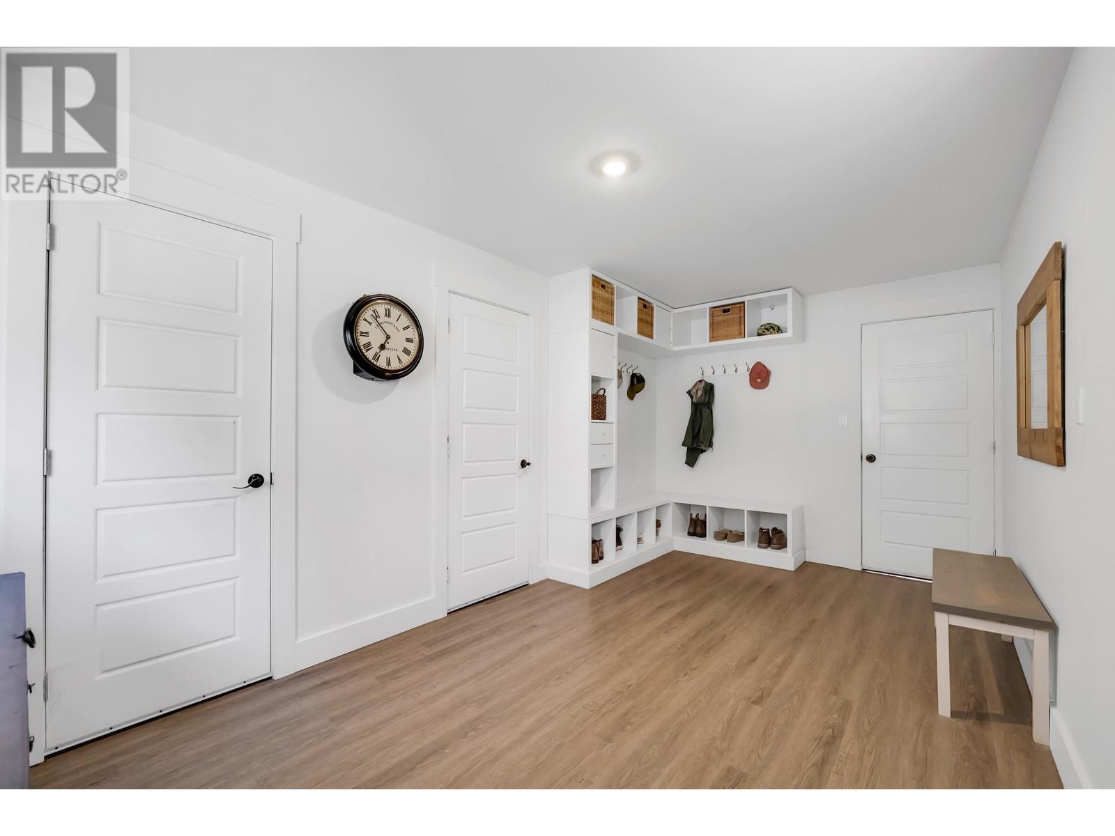 14886 Squamish Valley Road, Squamish, British Columbia  V0N 1H0 - Photo 3 - R2992823