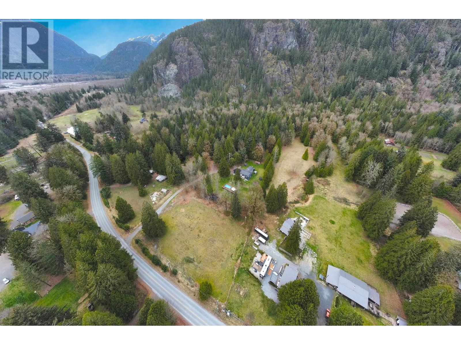 14886 Squamish Valley Road, Squamish, British Columbia  V0N 1H0 - Photo 35 - R2992823