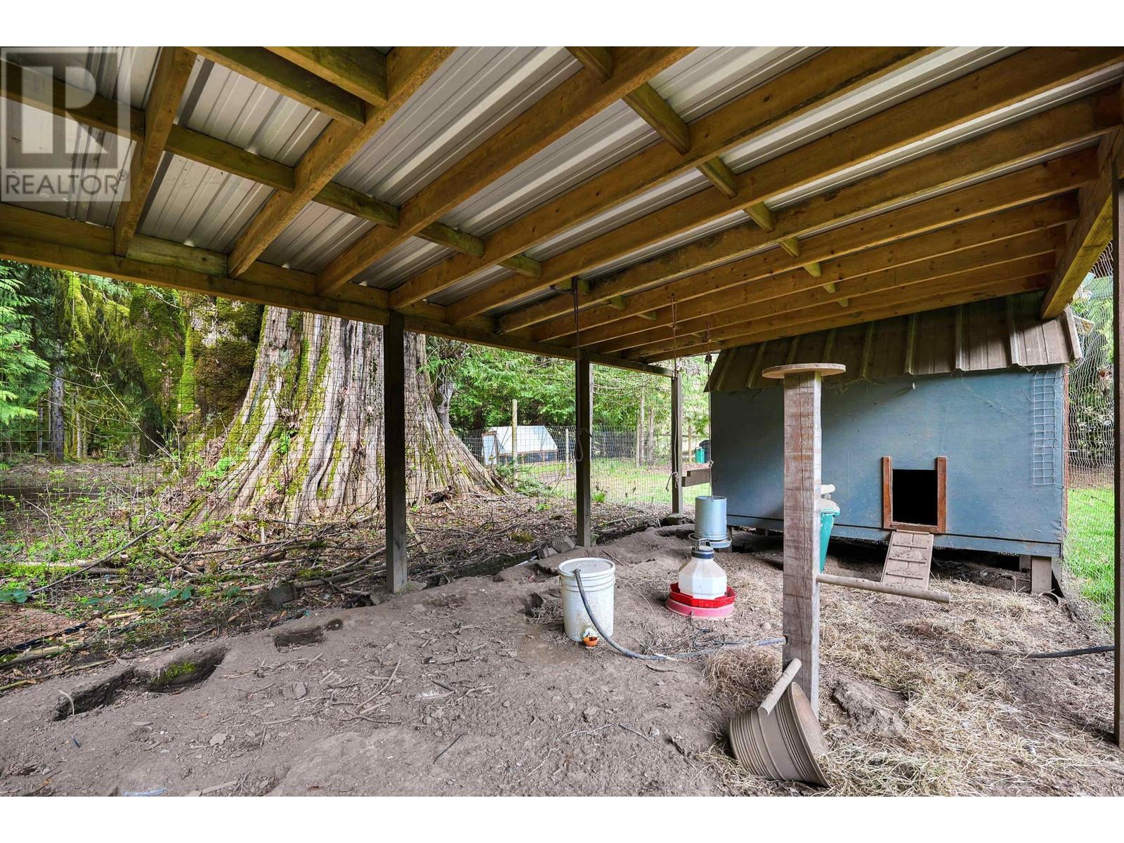 14886 Squamish Valley Road, Squamish, British Columbia  V0N 1H0 - Photo 37 - R2992823