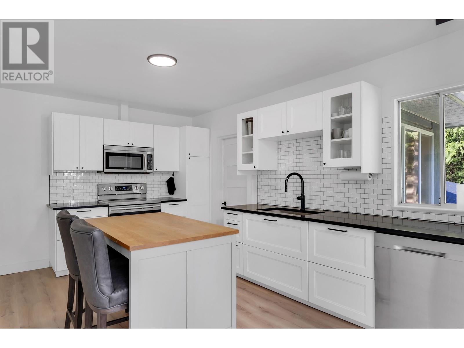 14886 Squamish Valley Road, Squamish, British Columbia  V0N 1H0 - Photo 6 - R2992823