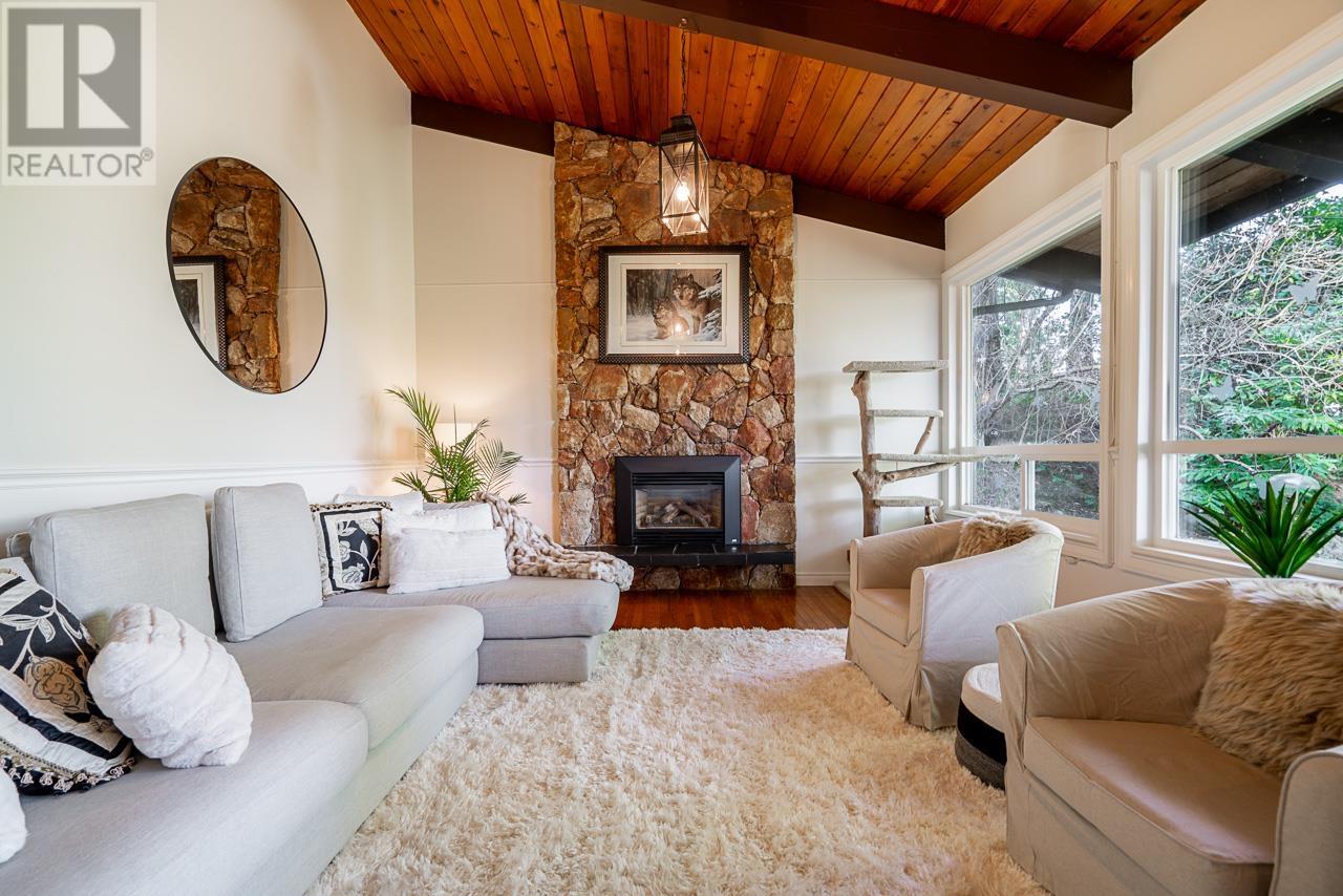 Property at 3345 VIEWMOUNT DRIVE image 5