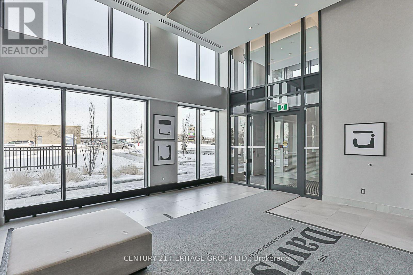 306 - 185 Deerfield Road, Newmarket, Ontario  L3Y 0G7 - Photo 4 - N12097278