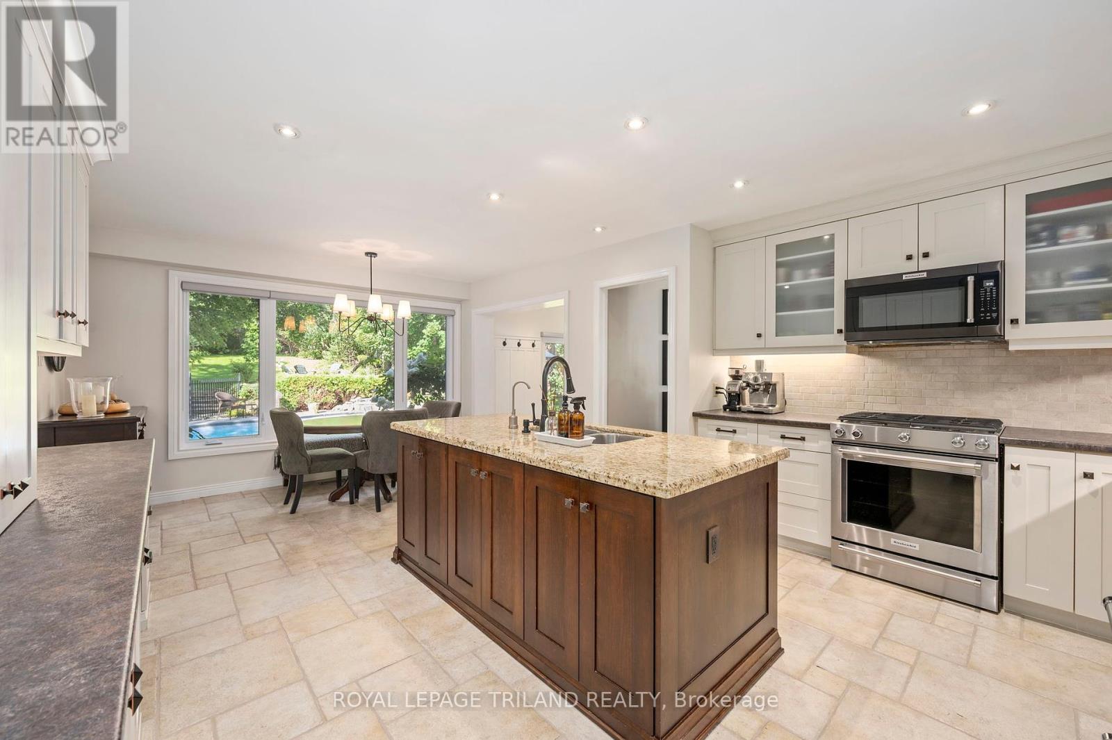 Photo 8 of 34 for 29 Ullswater Crescent