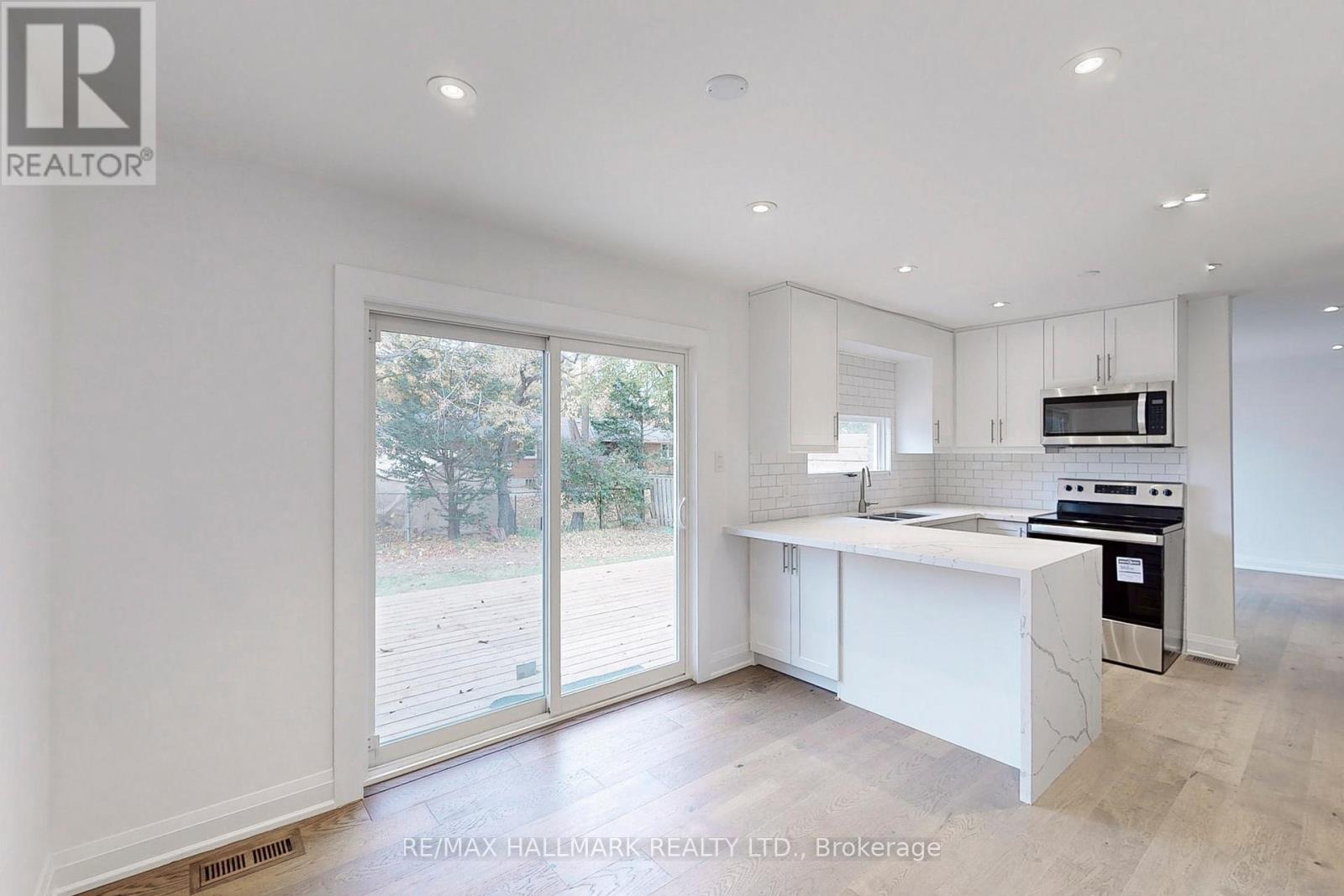 1620 Howat Crescent, Mississauga, Ontario  L5J 4G5 - Photo 11 - W12097276