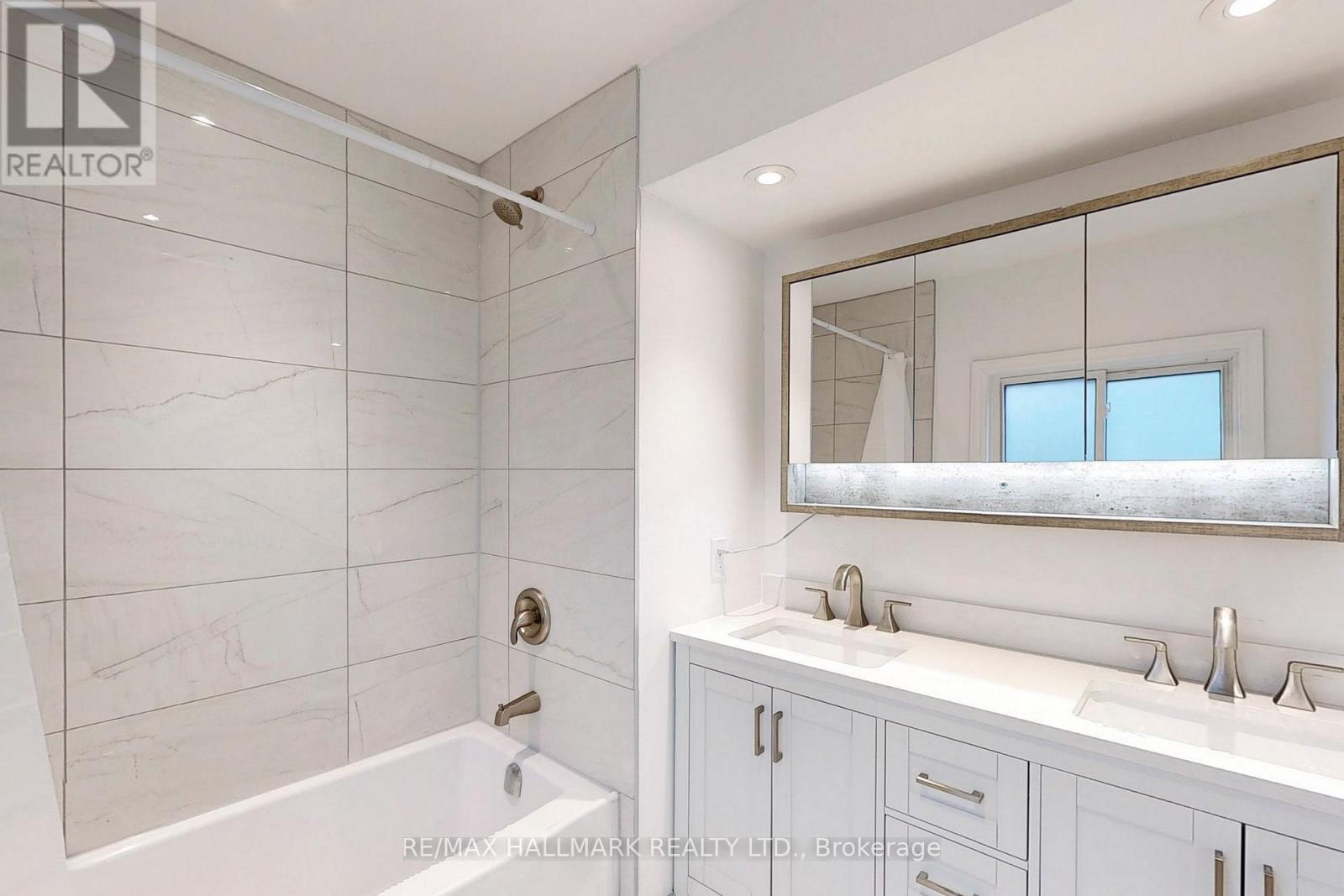 1620 Howat Crescent, Mississauga, Ontario  L5J 4G5 - Photo 21 - W12097276