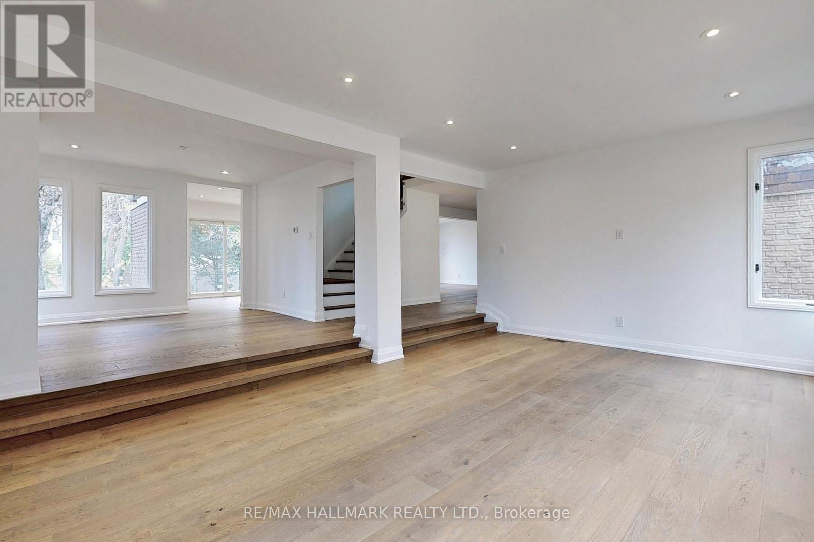 1620 Howat Crescent, Mississauga, Ontario  L5J 4G5 - Photo 4 - W12097276