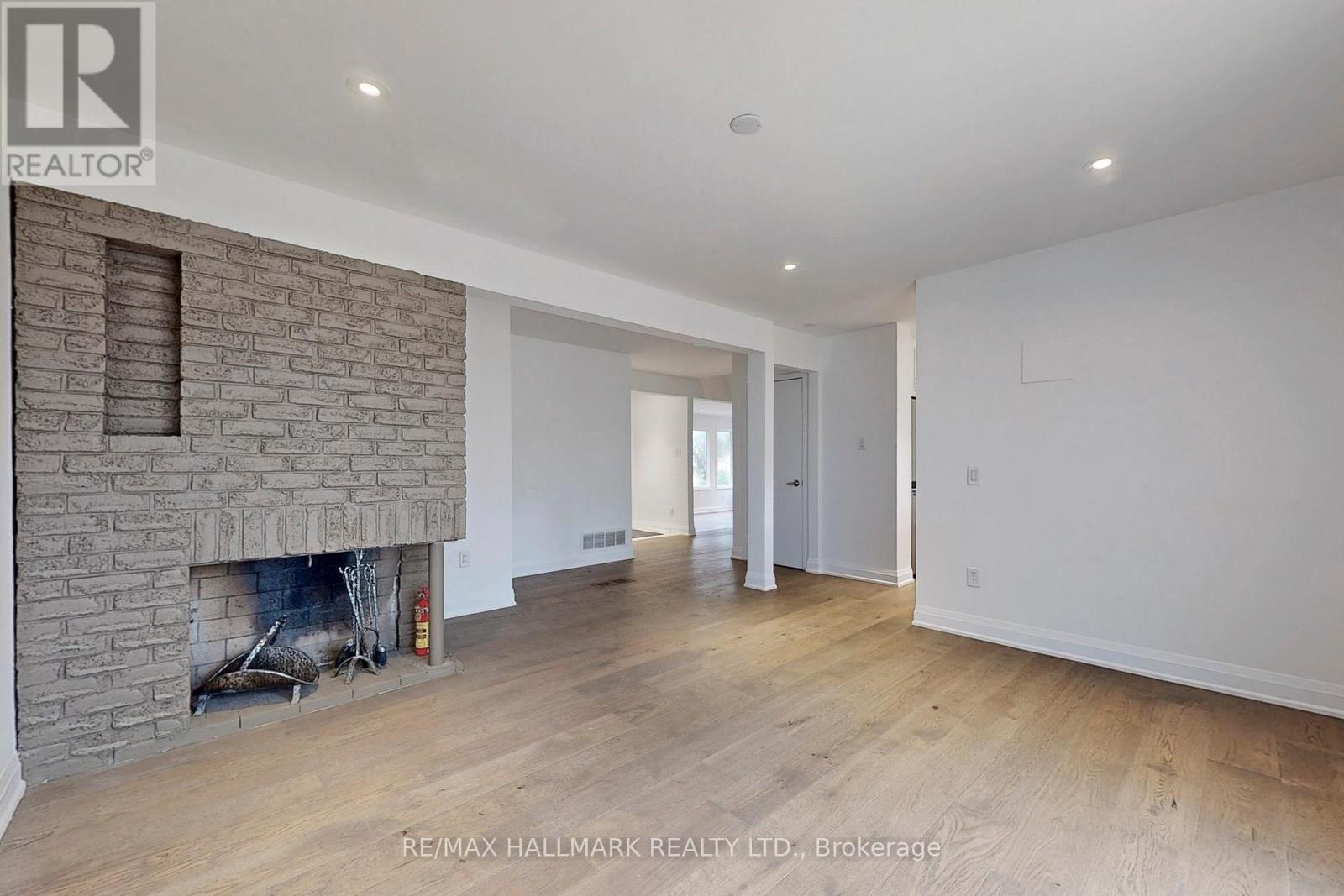 1620 Howat Crescent, Mississauga, Ontario  L5J 4G5 - Photo 8 - W12097276
