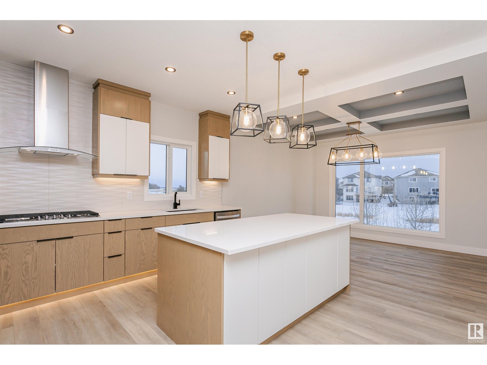 Property at 162 EDGEWATER CI image 3