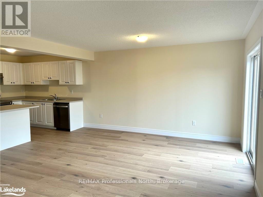16 Nicole Park Place, Bracebridge, Ontario  P1L 0C8 - Photo 7 - X12097319