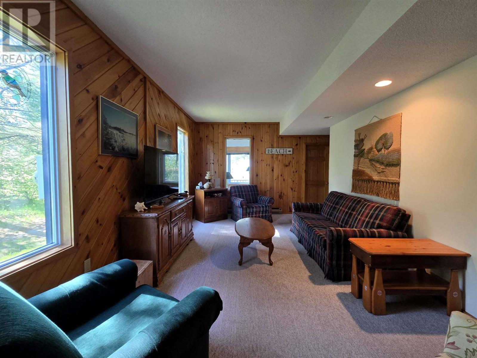 35 Pine Ridge Rd, Huron Shores, Ontario  P0R 1L0 - Photo 5 - SM250250