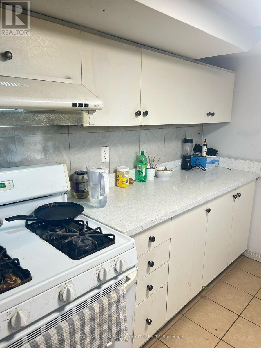 2 Bed - 7388 Finery Crescent E, Mississauga (Malton), Ontario  L4T 3Z6 - Photo 3 - W12097300