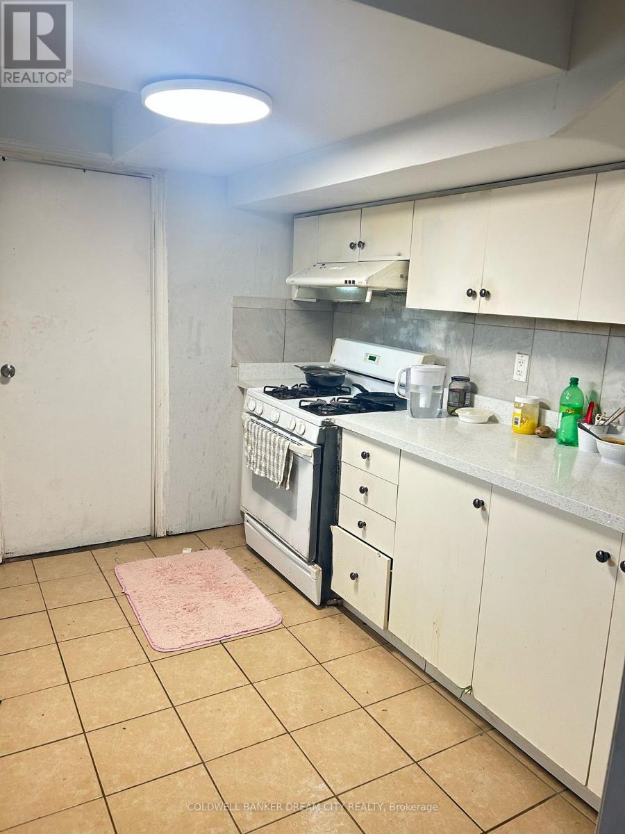 2 Bed - 7388 Finery Crescent E, Mississauga (Malton), Ontario  L4T 3Z6 - Photo 4 - W12097300