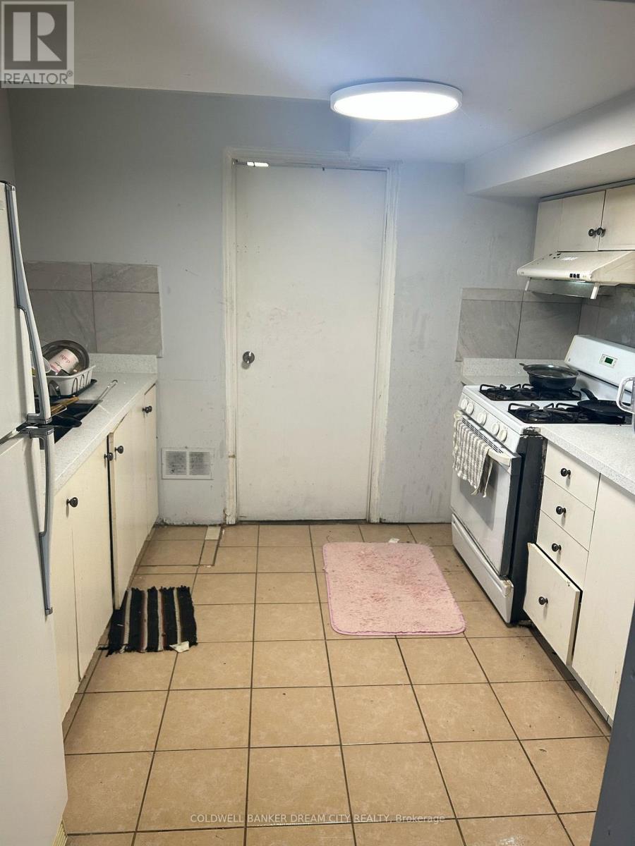 2 Bed - 7388 Finery Crescent E, Mississauga (Malton), Ontario  L4T 3Z6 - Photo 6 - W12097300