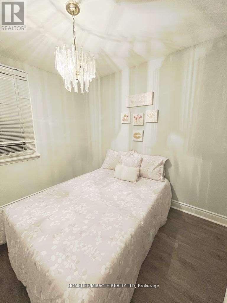 50 Haverson Boulevard, Toronto, Ontario  M6M 3J6 - Photo 10 - W12097313