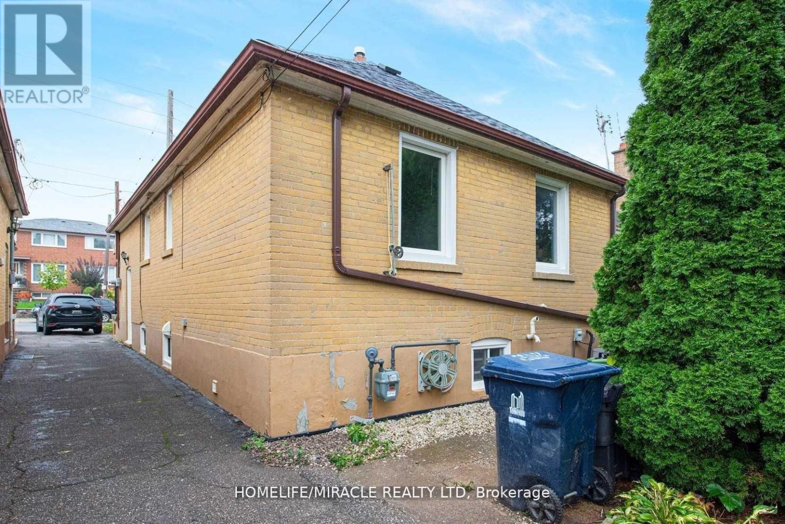 50 Haverson Boulevard, Toronto, Ontario  M6M 3J6 - Photo 12 - W12097313