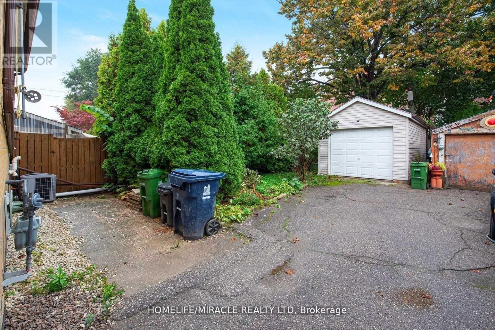 50 Haverson Boulevard, Toronto, Ontario  M6M 3J6 - Photo 13 - W12097313