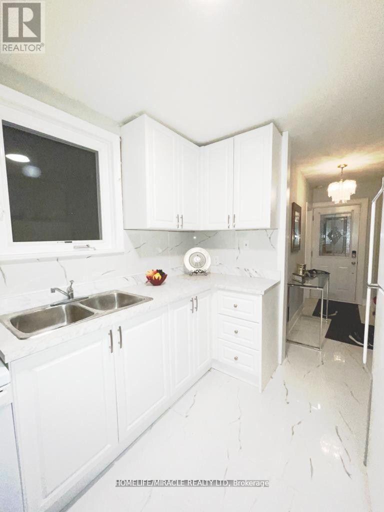 50 Haverson Boulevard, Toronto, Ontario  M6M 3J6 - Photo 5 - W12097313