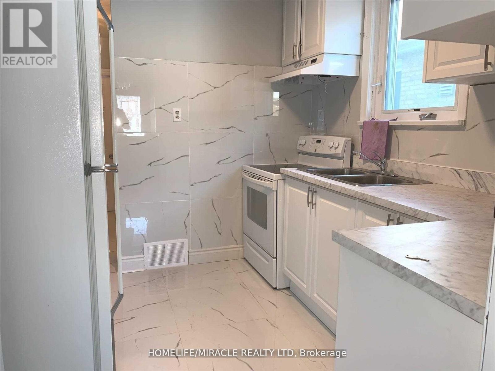 50 Haverson Boulevard, Toronto, Ontario  M6M 3J6 - Photo 6 - W12097313