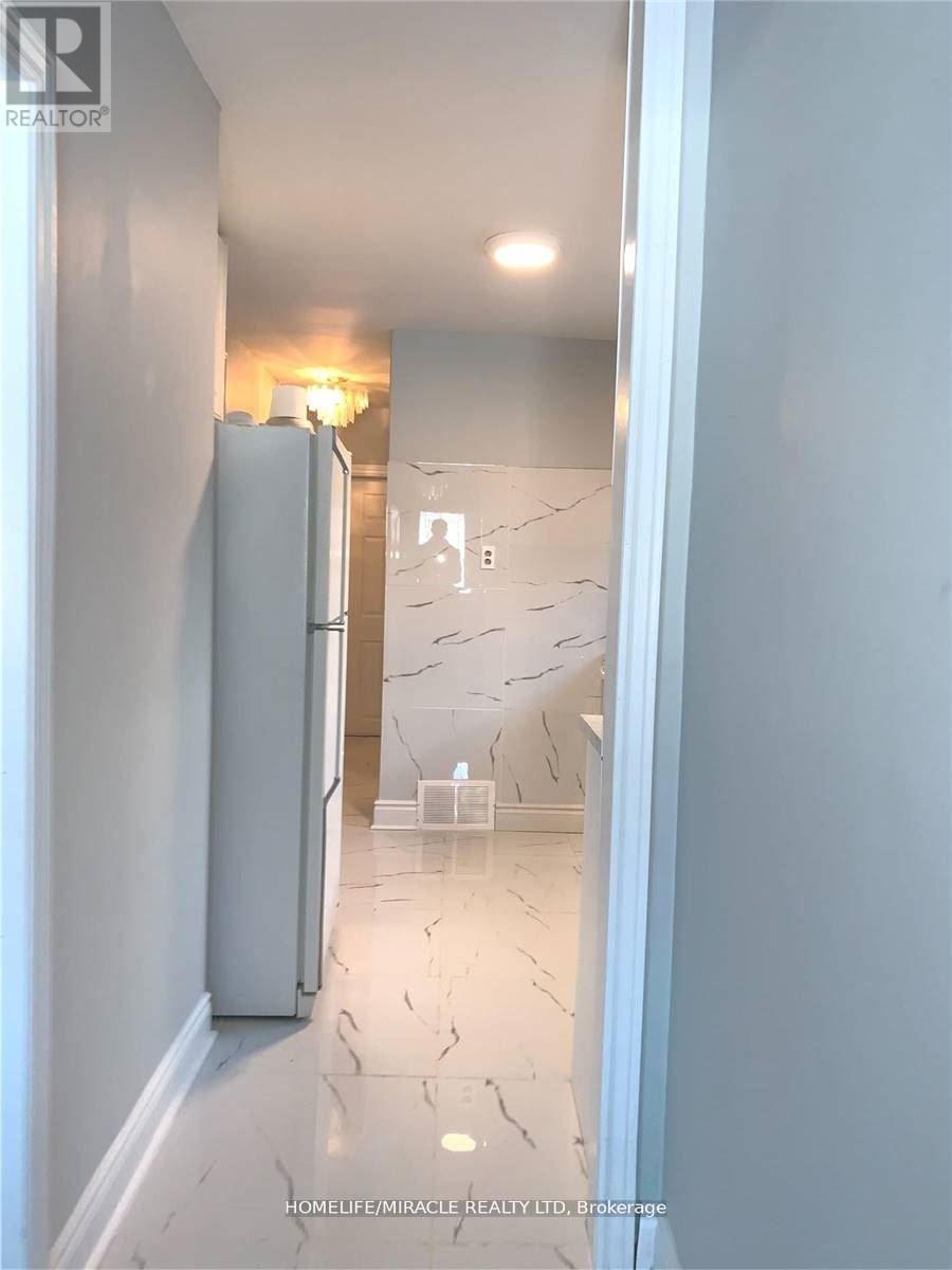 50 Haverson Boulevard, Toronto, Ontario  M6M 3J6 - Photo 7 - W12097313