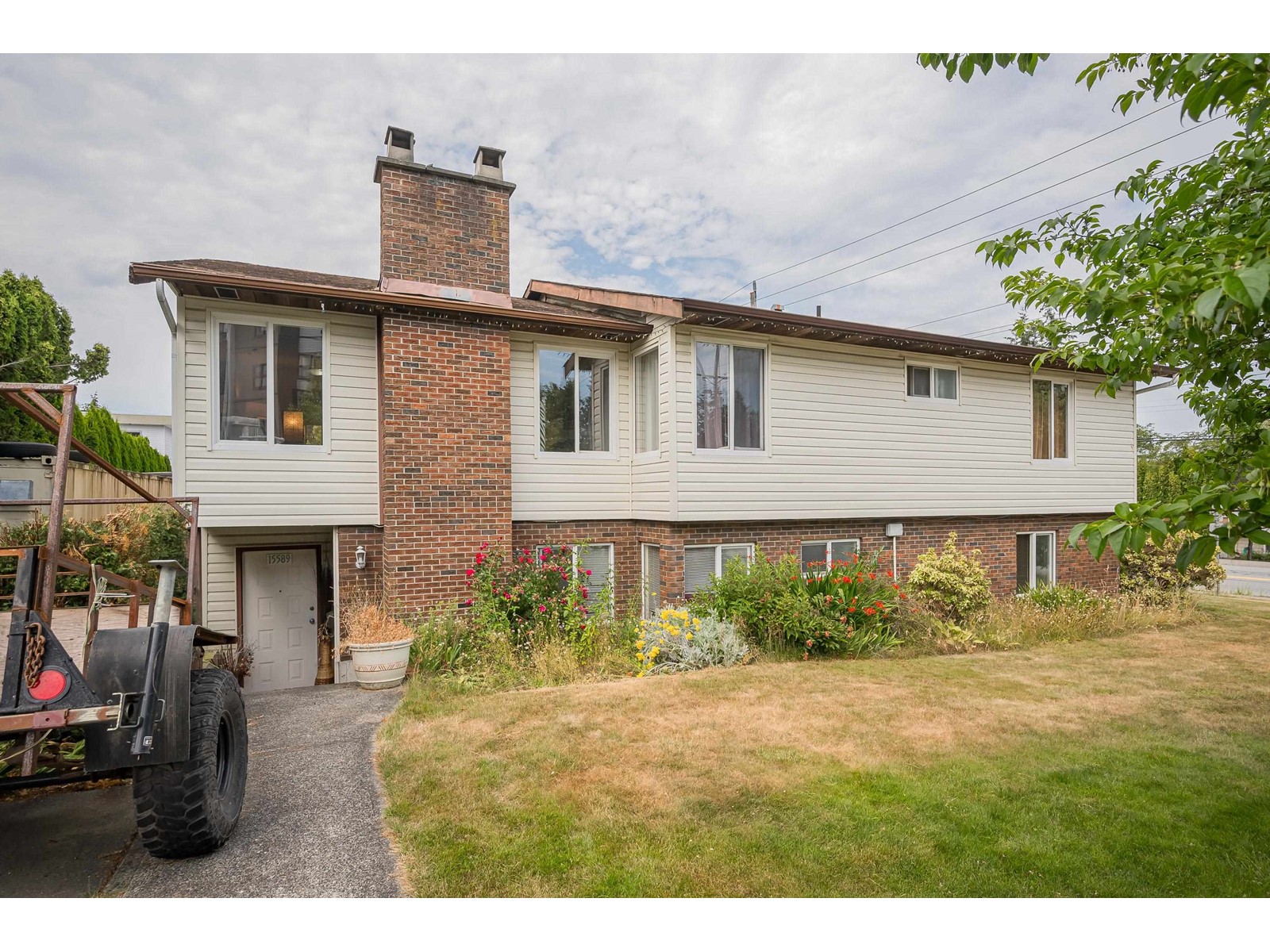 Property at 15589 17 AVENUE image 1