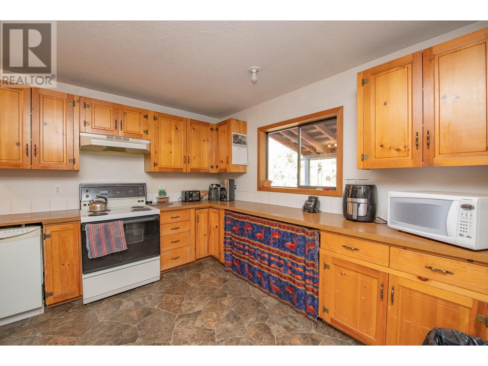 203 Campbell Road, Cherryville, British Columbia  V0E 2G3 - Photo 4 - 10339610
