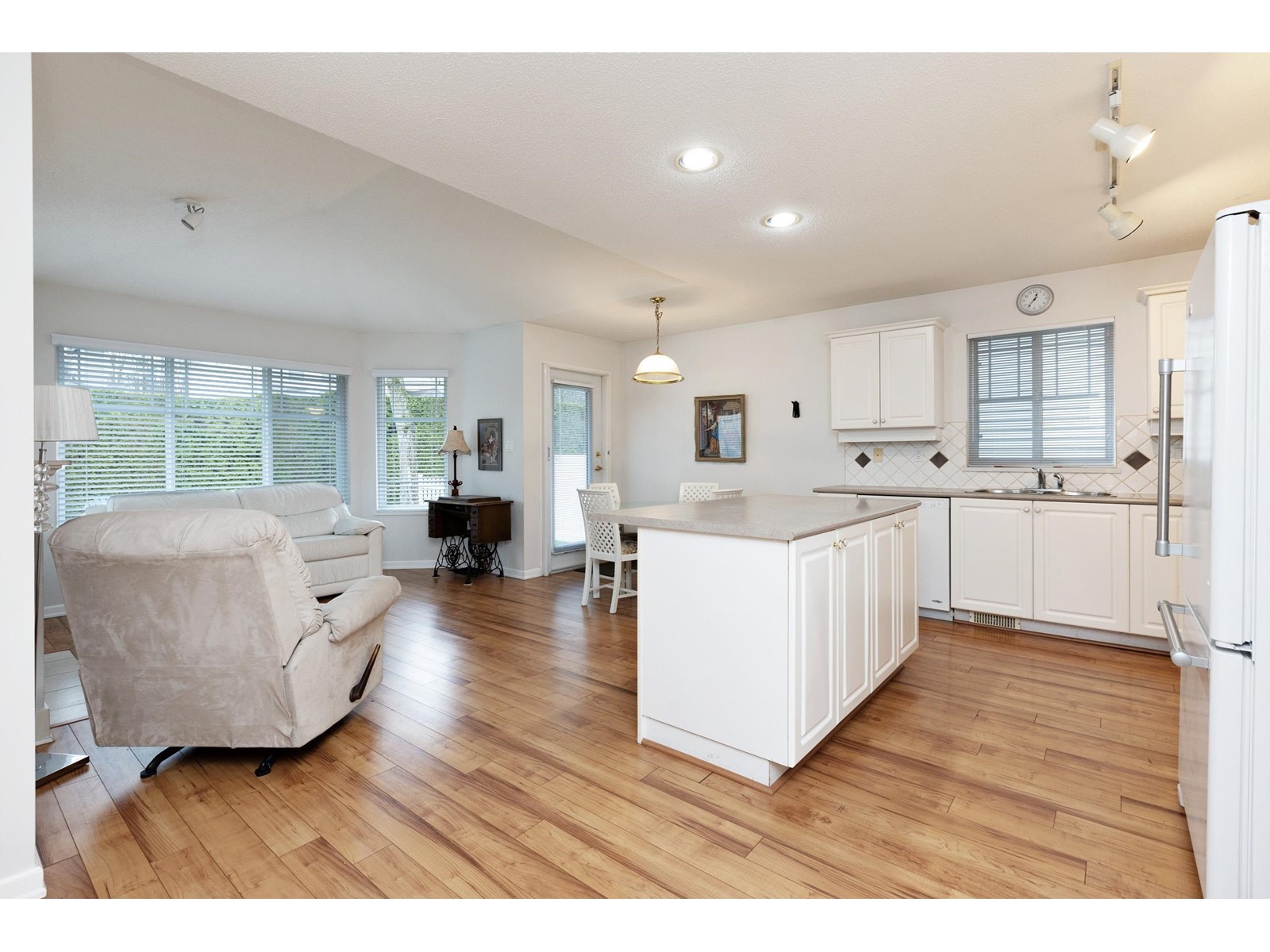 21 6488 168 Street, Surrey, British Columbia  V3S 8Z1 - Photo 6 - R2976242