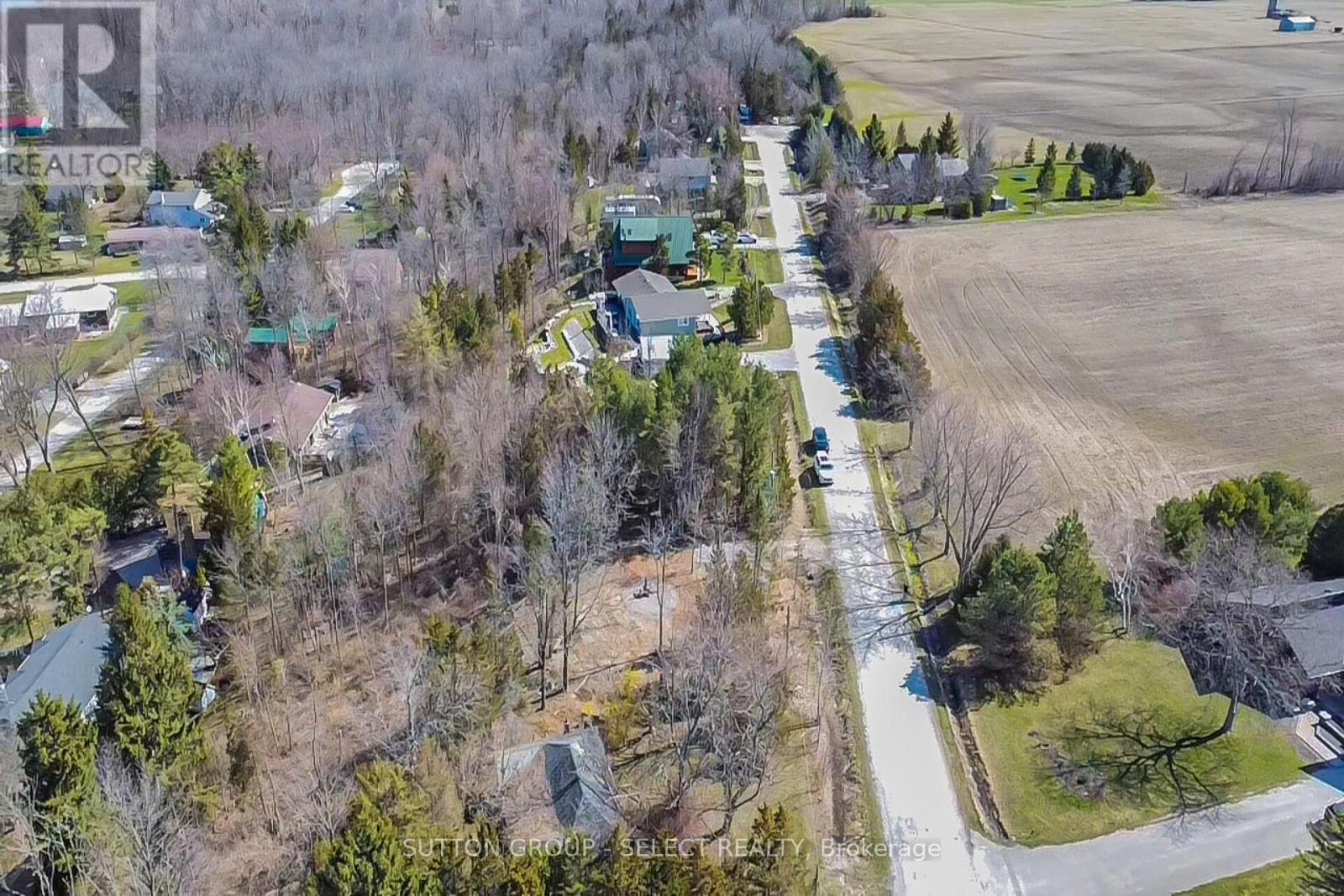 5 Huron View Avenue, Lambton Shores, Ontario  N0N 1J7 - Photo 17 - X12096979