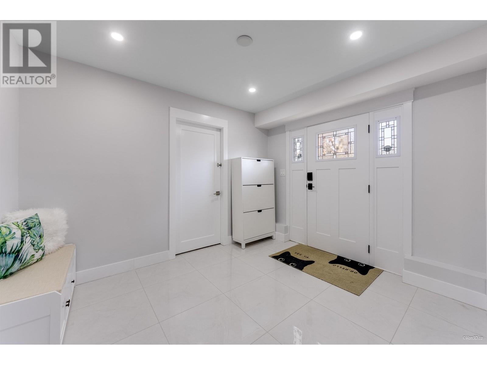 Property at 4725 45A AVENUE image 2