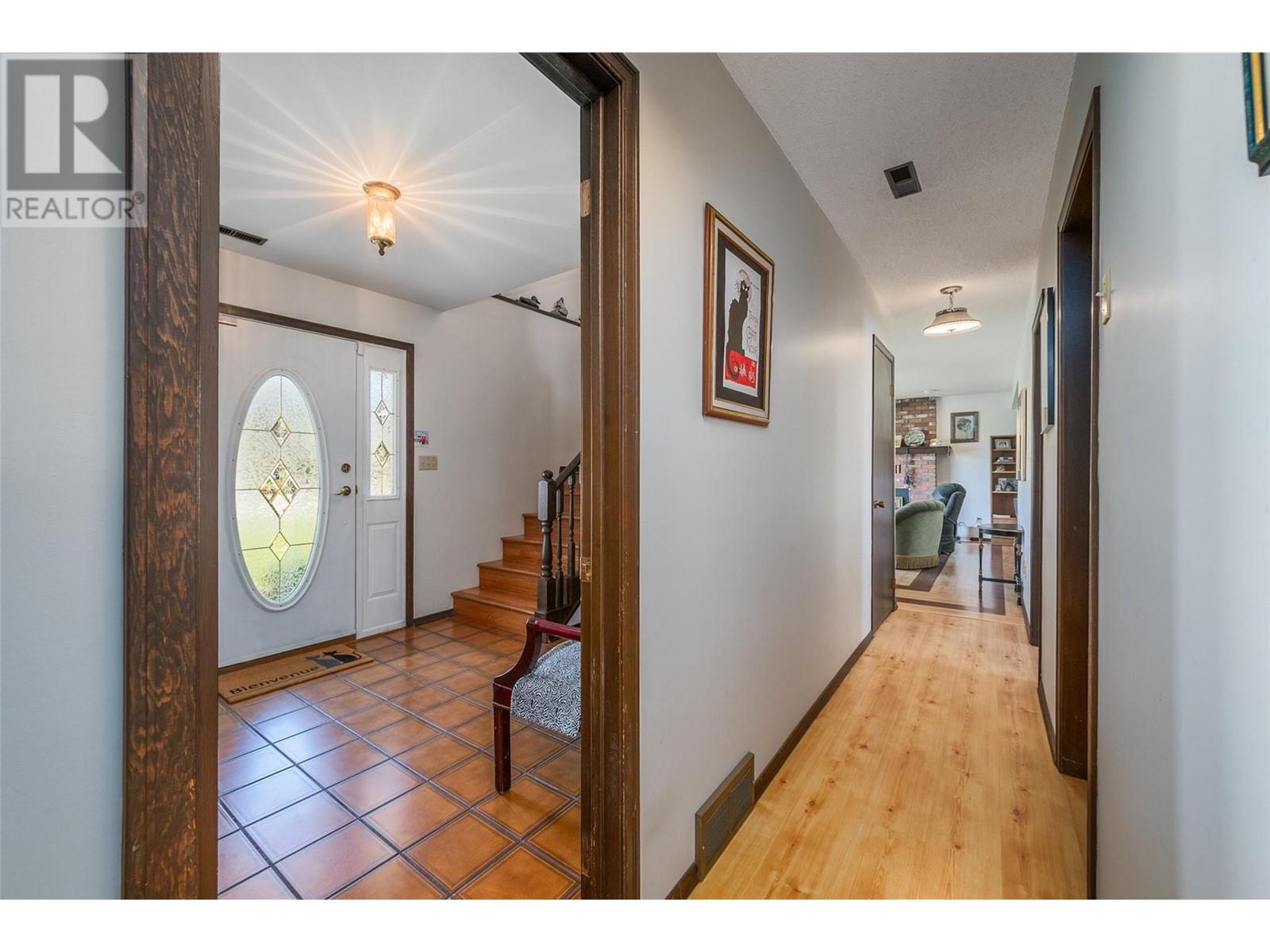 2681 Abbott Street, Kelowna, British Columbia  V1Y 1G3 - Photo 24 - 10344442