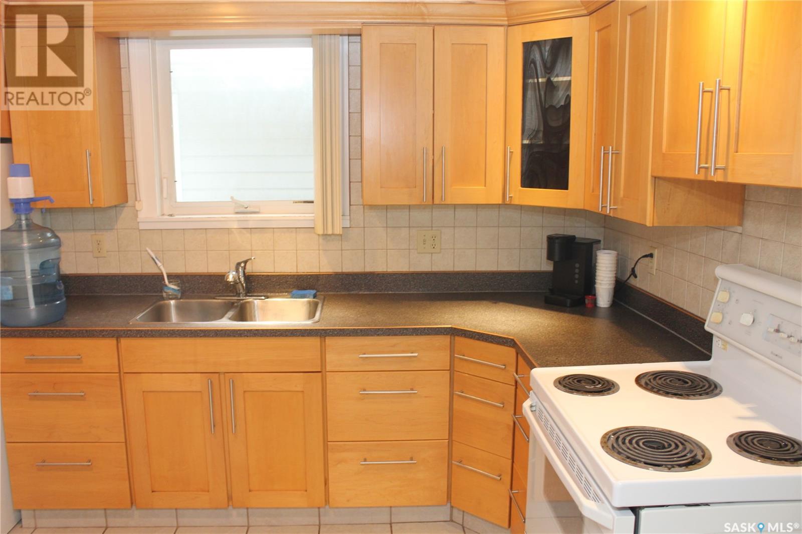 Property at 2467 Edgar STREET image 3