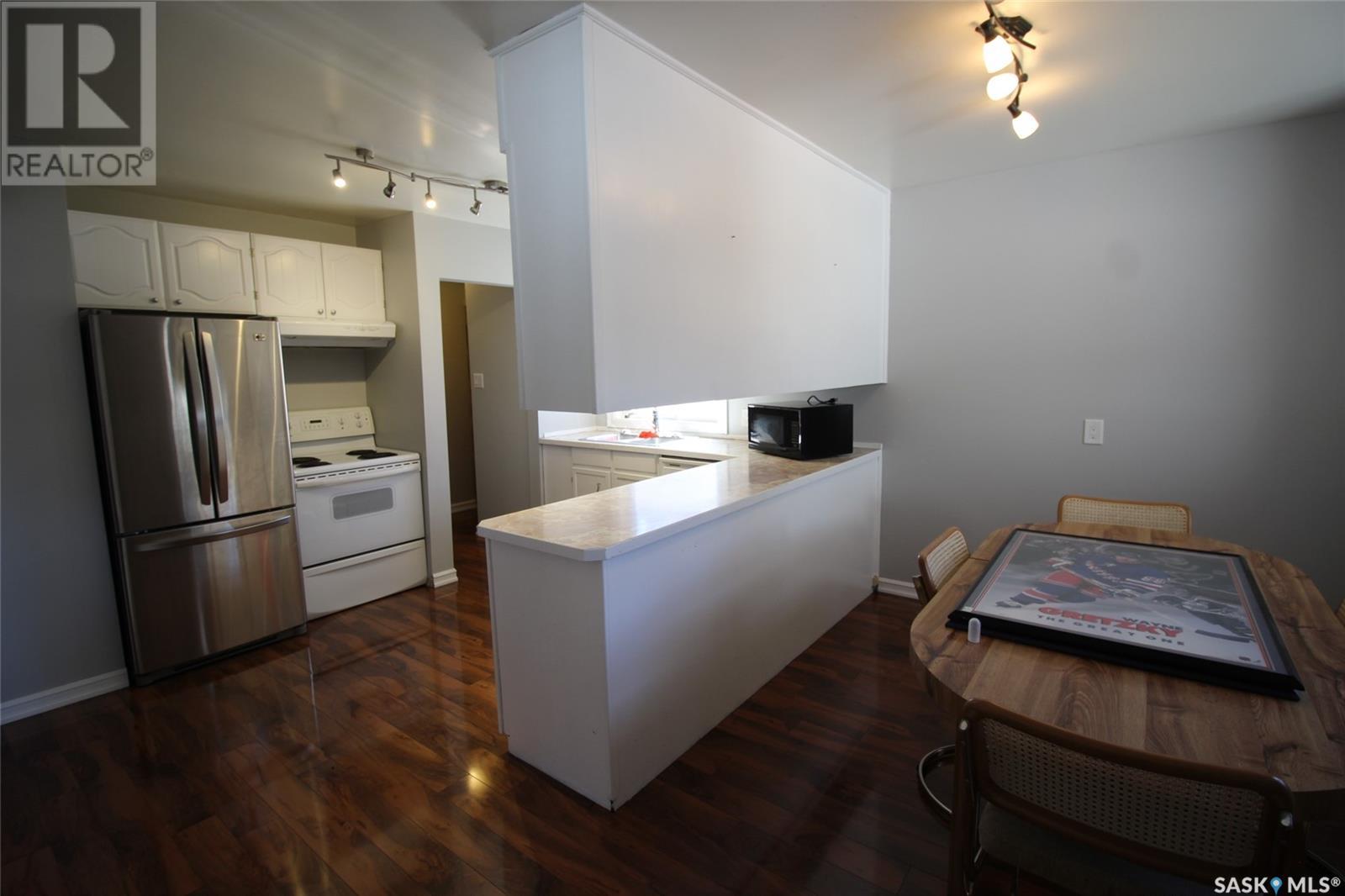 Property at 420 1st STREET W image 3