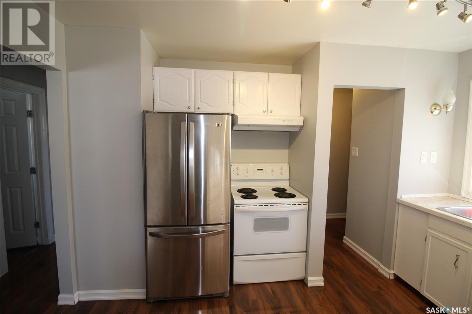 Property at 420 1st STREET W image 4