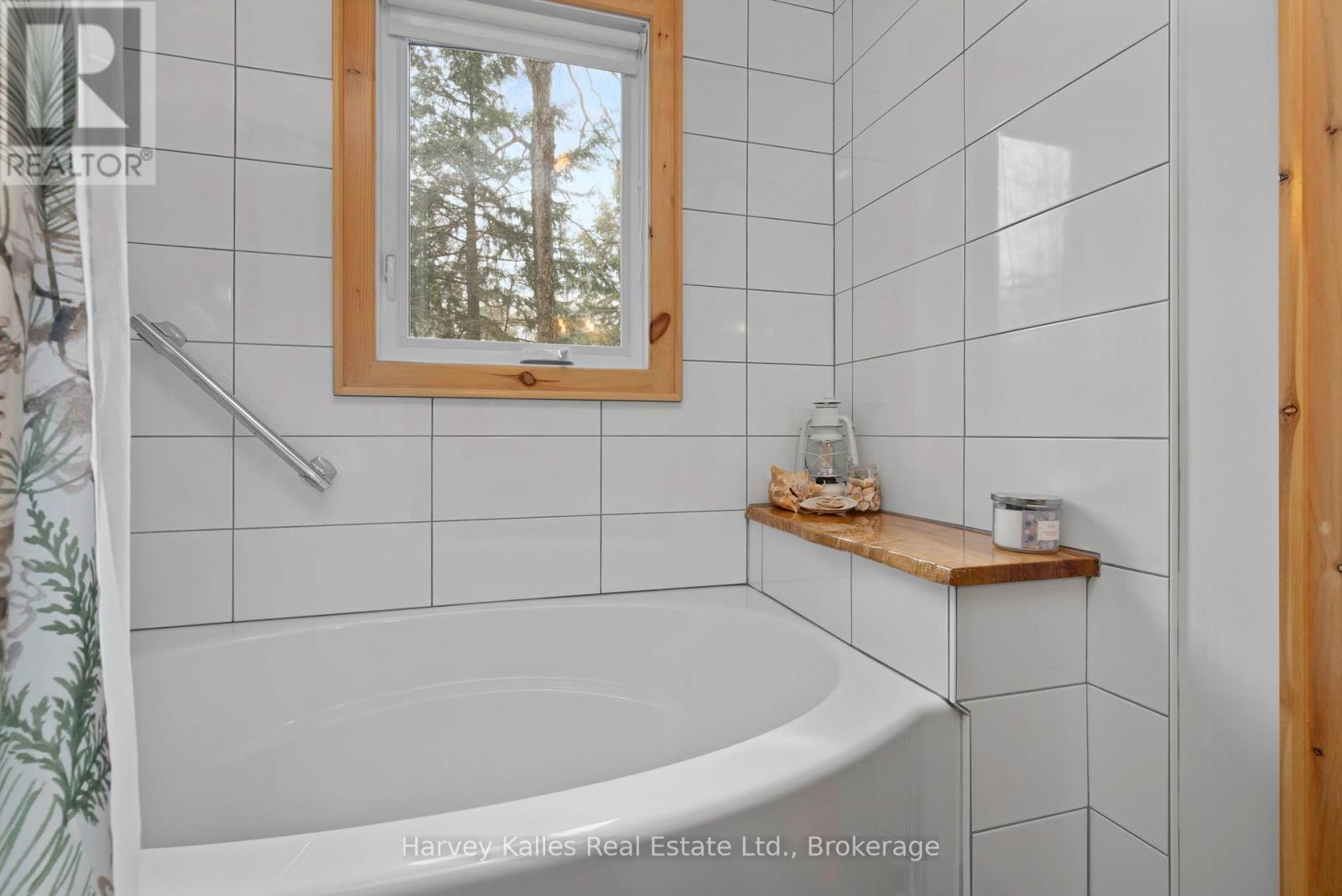1114 Bruce Lake Drive, Muskoka Lakes, Ontario  P0B 1G0 - Photo 9 - X12097371