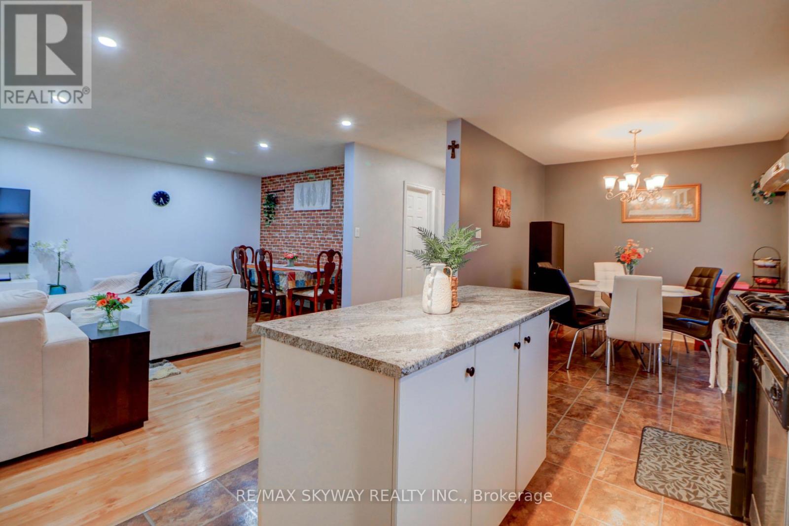 282b Brock Street W, Uxbridge, Ontario  L9P 1G1 - Photo 8 - N12097374