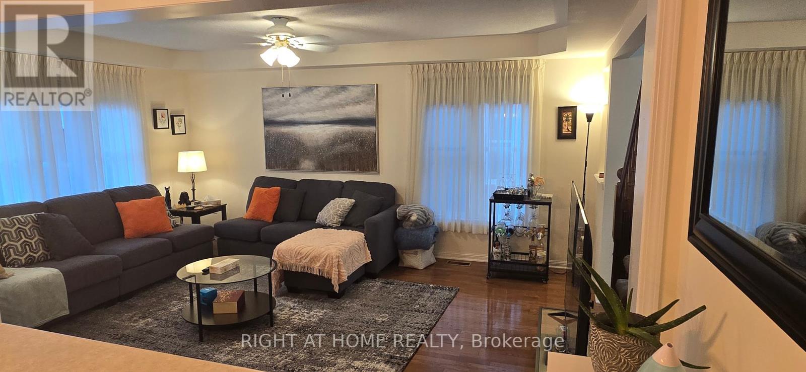 (Main & 2nd Floor) - 211 Chilcott Crescent, Newmarket, Ontario  L3X 3G6 - Photo 4 - N12097407
