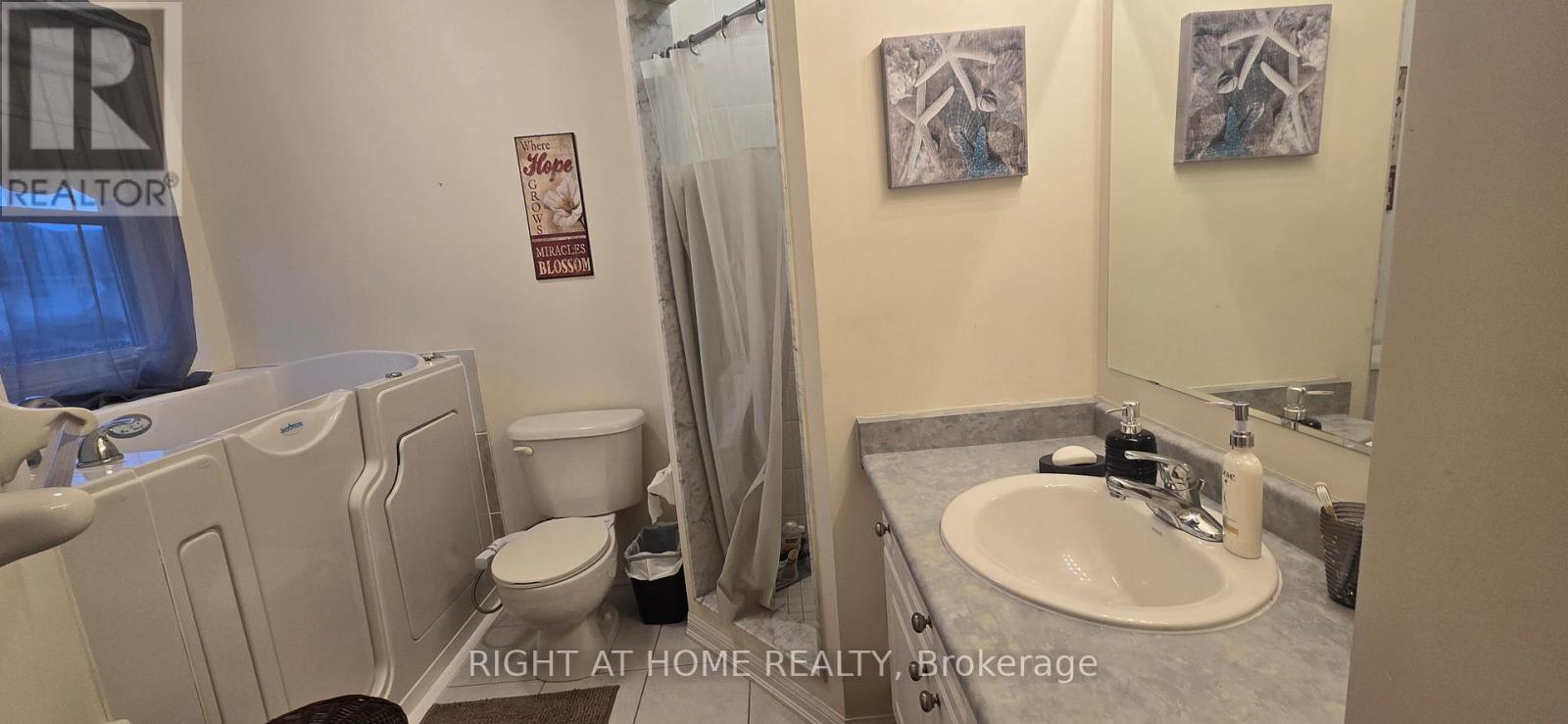 (Main & 2nd Floor) - 211 Chilcott Crescent, Newmarket, Ontario  L3X 3G6 - Photo 9 - N12097407
