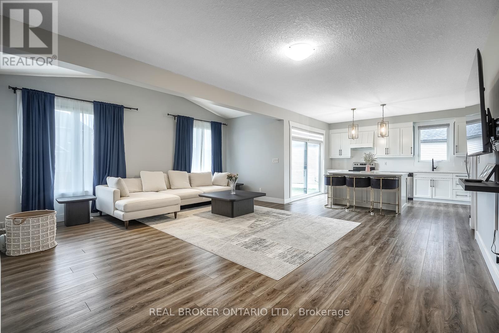 44 Allenwood Road, Springwater, Ontario  L0L 1P0 - Photo 16 - S12097409