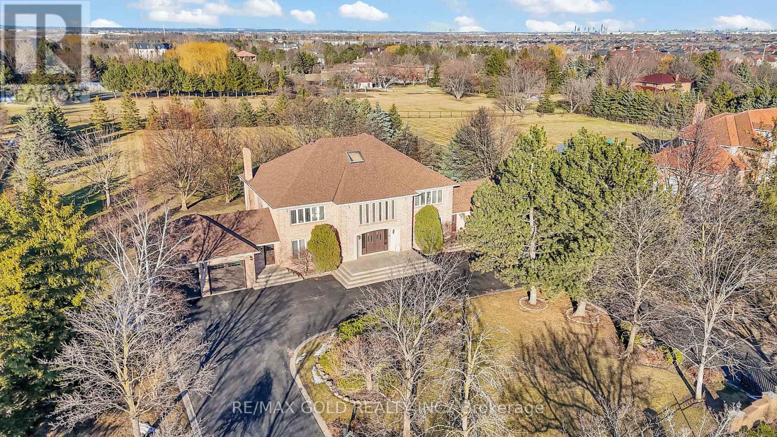 21 LEONE LANE, Brampton, Ontario