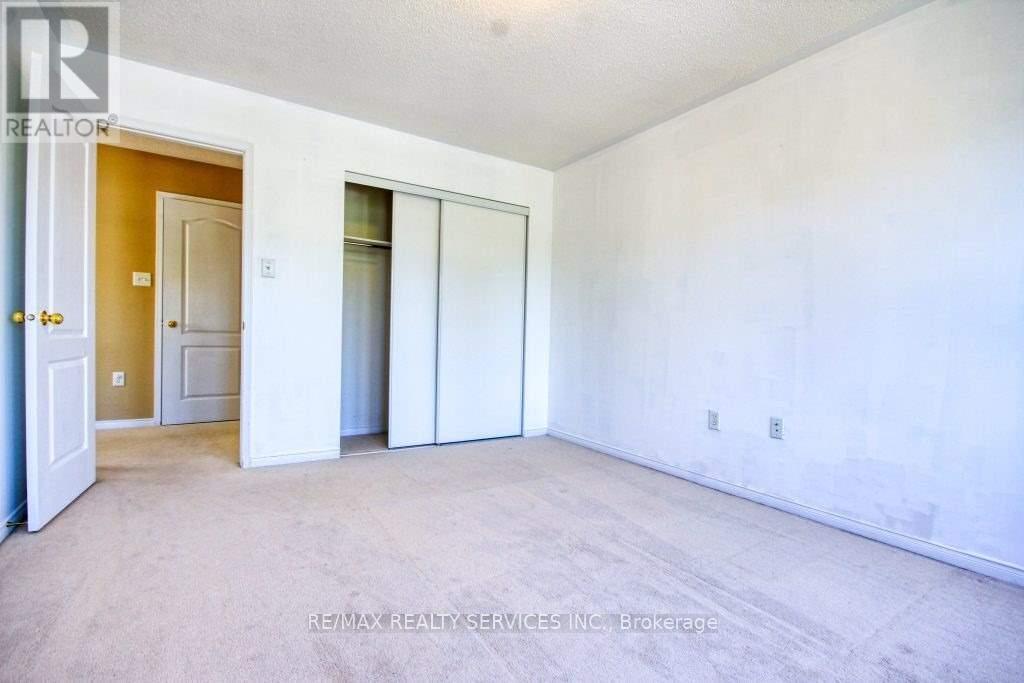 Property at 1368 DUMONT STREET image 4