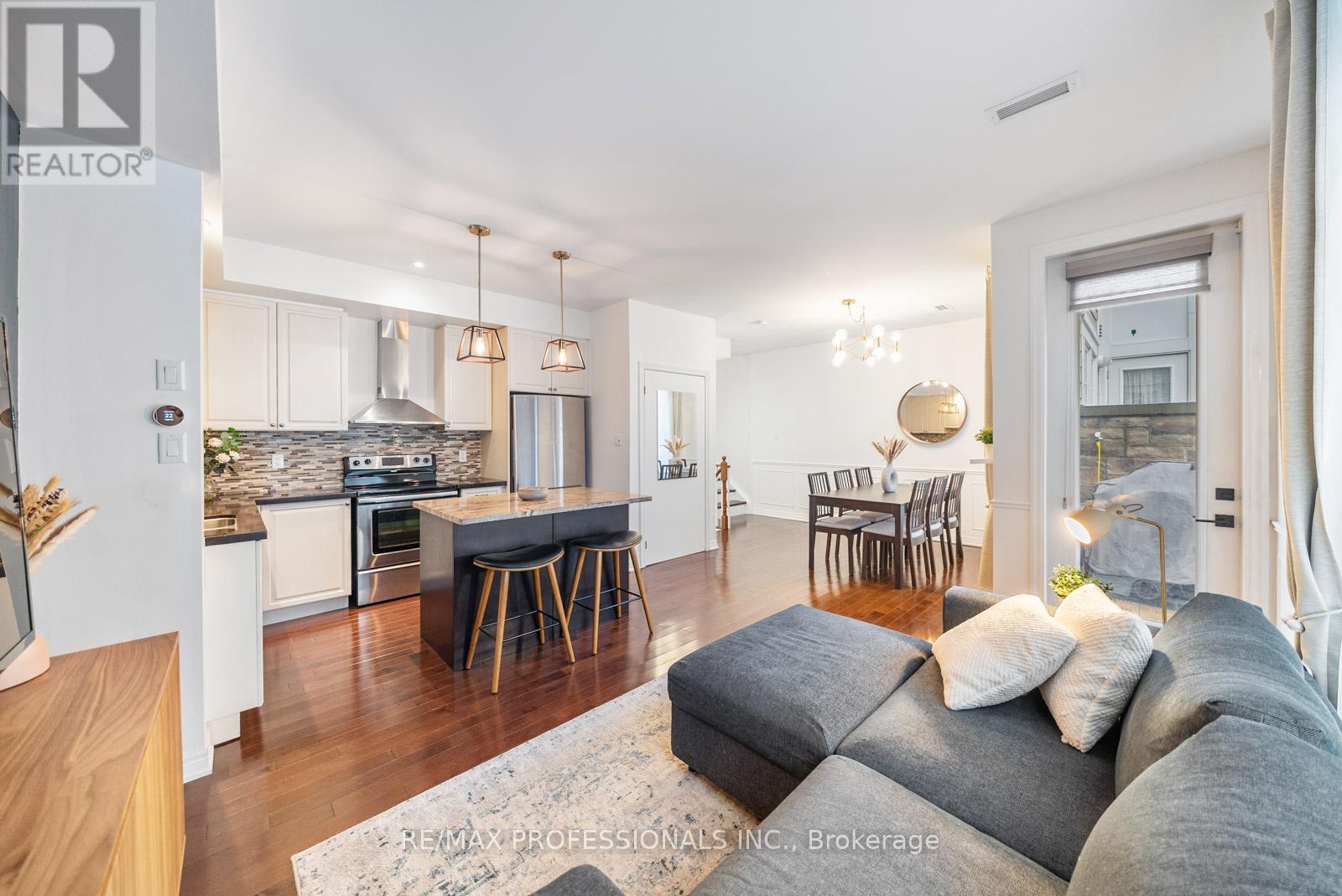 Property at 302 - 1437 LAKESHORE ROAD E image 1