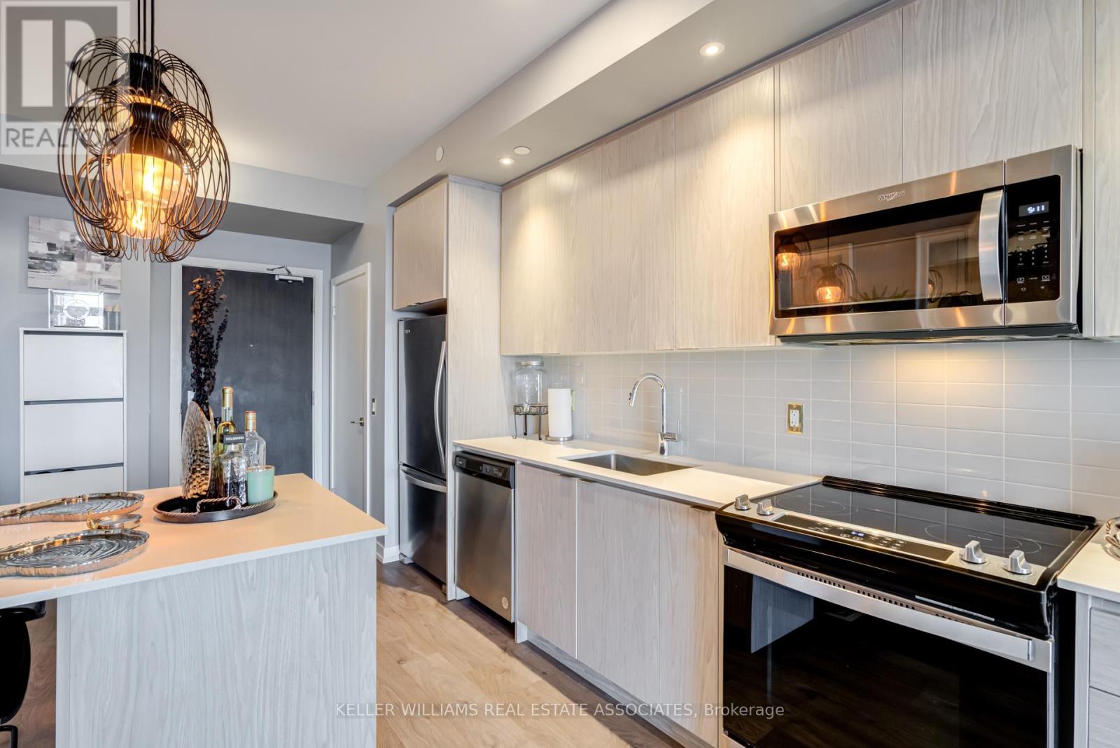 1307 - 55 Duke Street W, Kitchener, Ontario  N2H 0C9 - Photo 3 - X12097426
